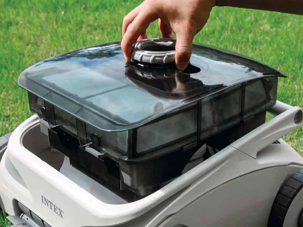 Robot nettoyeur piscine Intex ZX500R sans fil avec autonomie 120 minutes, nettoyage du fond et des parois, filtration 180 microns et compatibilité piscines jusqu’à 176 m². Rechargeable et autonome.