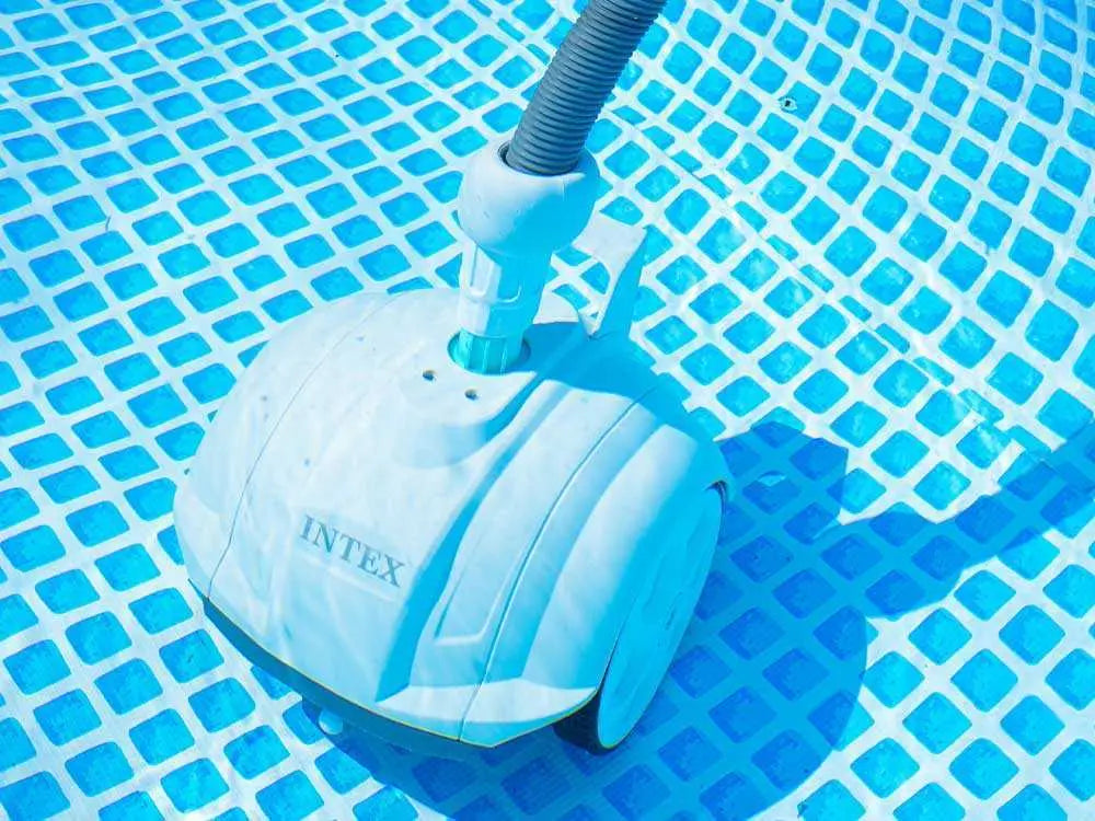 Robot nettoyeur hydraulique Intex ZX50 28007EX pour petites piscines hors-sol avec nettoyage automatique du fond, brosses rotatives, filtration fine 0,30 mm et fonctionnement sans électricité.