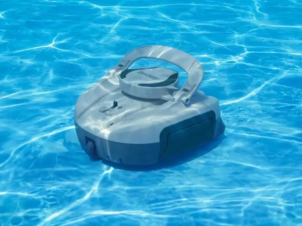 Robot de piscine à batterie Bestway Aquatronix G150 sans fil avec nettoyage automatique du fond, fonctionnement autonome, filtration intégrée et format compact pour piscines hors-sol et petites piscines enterrées.