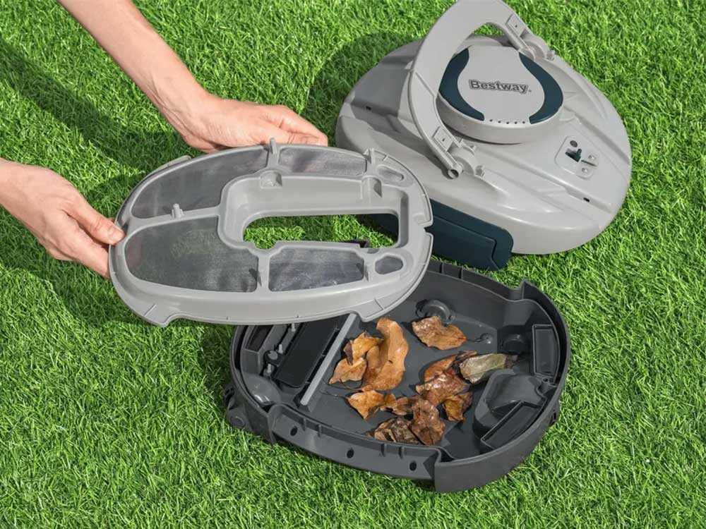 Robot de piscine à batterie Bestway Aquatronix G150 sans fil avec nettoyage automatique du fond, fonctionnement autonome, filtration intégrée et format compact pour piscines hors-sol et petites piscines enterrées.