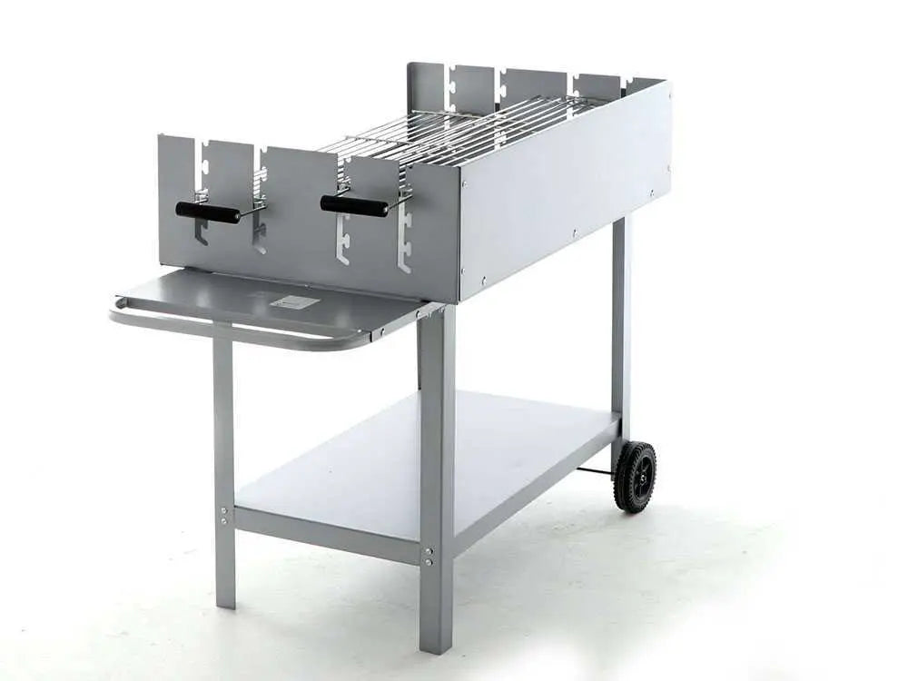 Barbecue à charbon RoyalFood CB 550S avec double grille inox réglable sur 5 hauteurs, surface de cuisson 5320 cm², tablettes de rangement et roues de transport. Idéal pour 21 à 45 personnes.