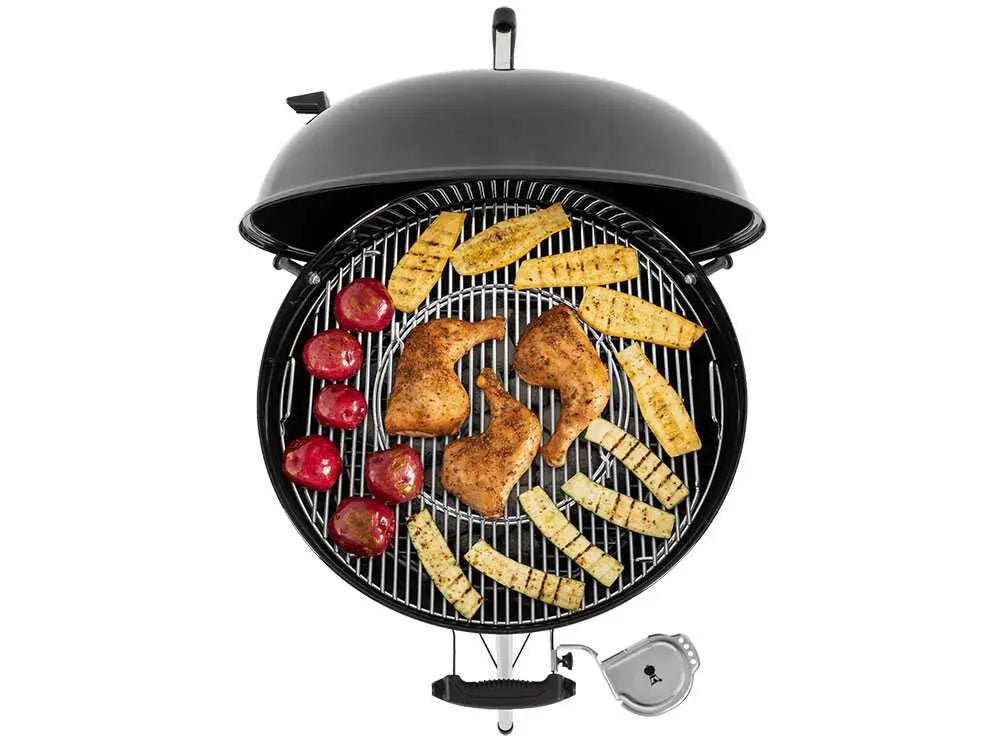 Barbecue à charbon Weber Master Touch GBS C-5750 Slate Blue avec grille Gourmet BBQ System, cuisson indirecte et système One-Touch. Barbecue premium Weber idéal pour grillades, fumage et Low &amp; Slow jusqu’à 11 personnes.
